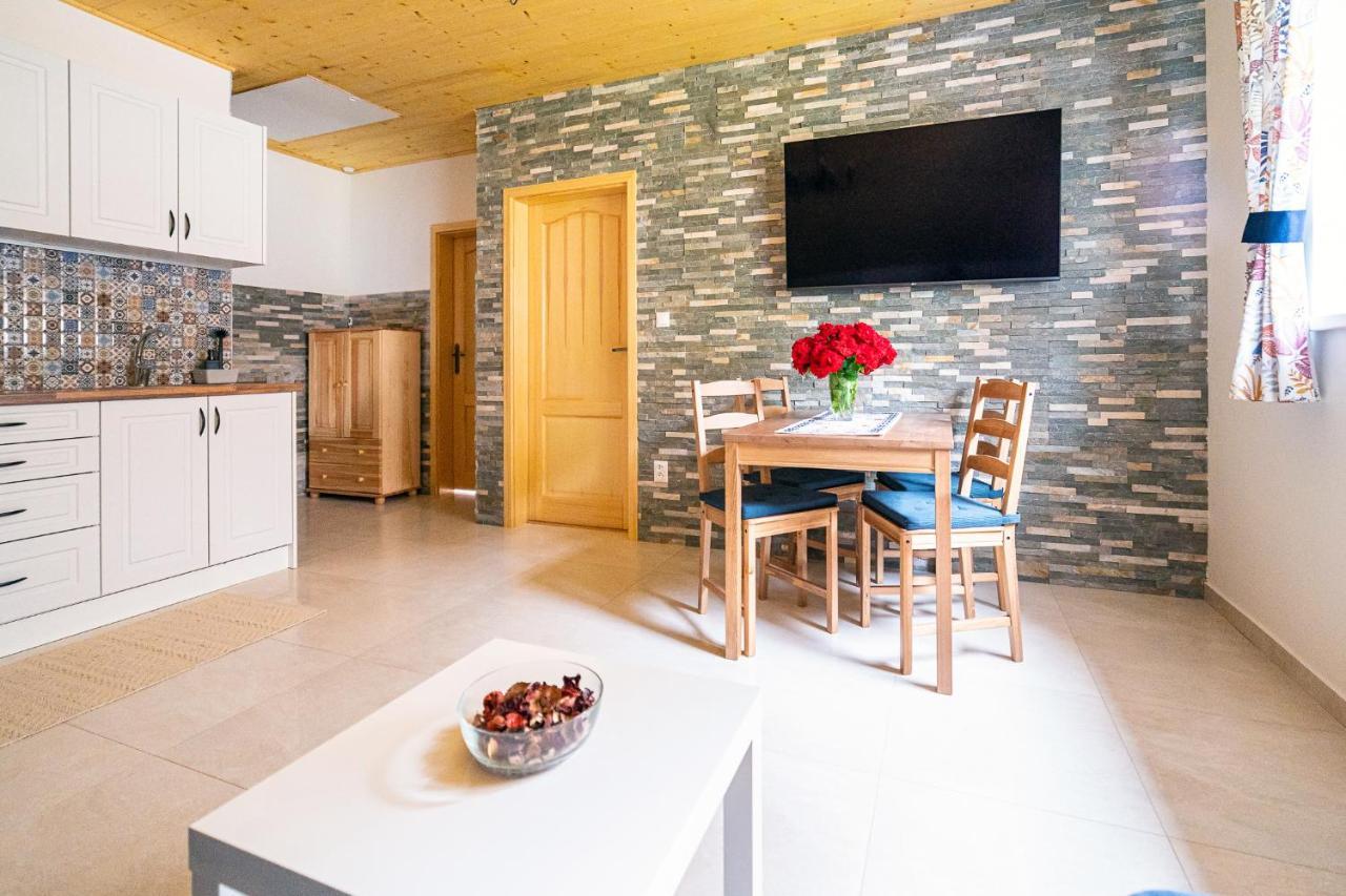Apartmany Pod Rozsutcom - Zatkov Dvor - Prijazd Do Ubytovania Autom S Pohonom 4X4 Terchová Buitenkant foto