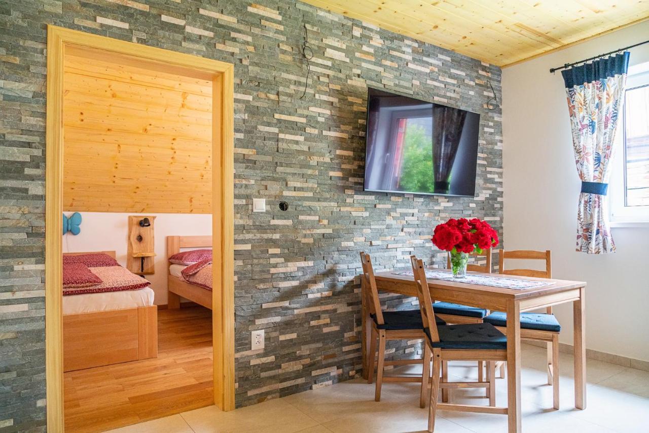 Apartmany Pod Rozsutcom - Zatkov Dvor - Prijazd Do Ubytovania Autom S Pohonom 4X4 Terchová Buitenkant foto